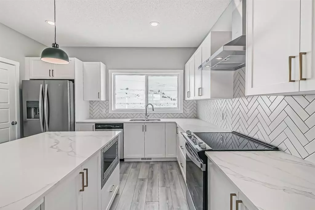 Calgary, AB T2X 4Y8,283 Wolf Creek WAY SE