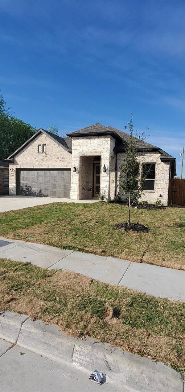 2206 El Paso Street, Grand Prairie, TX 75051