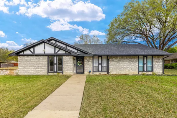 203 Roma Drive, Duncanville, TX 75116