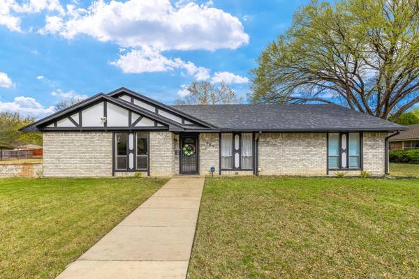 203 Roma Drive, Duncanville, TX 75116