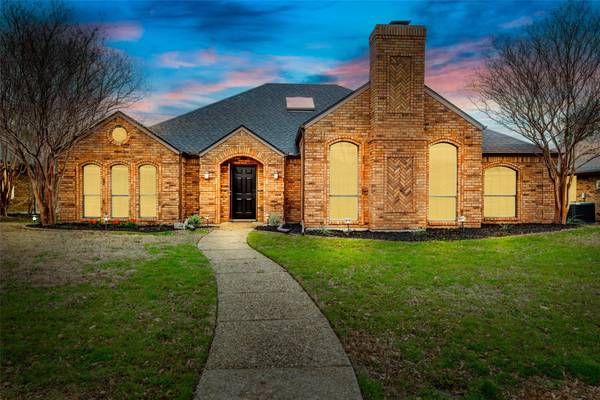 2312 Stone Glen Lane, Carrollton, TX 75007