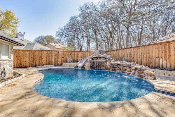 717 Windwood Way, Azle, TX 76020