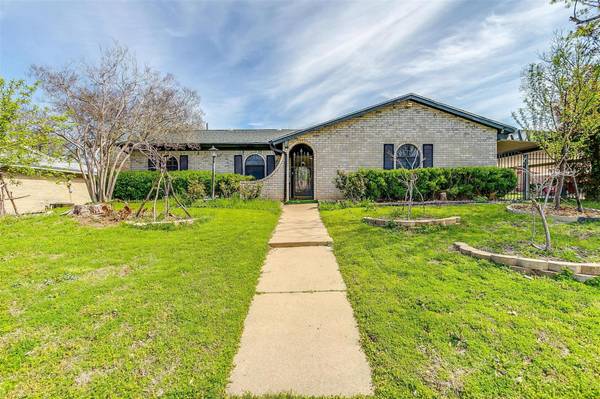 6820 Mccoy Drive, Watauga, TX 76148