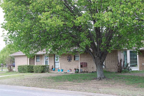 301 N Sierra Trail, Pilot Point, TX 76258