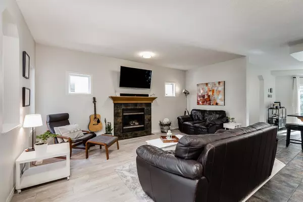 Calgary, AB T3M 1E1,15 Cranleigh Mews SE