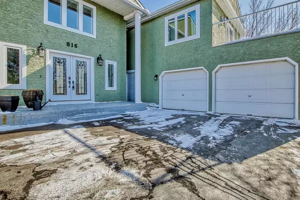 Chestermere, AB T1Z1A7,816 East Chestermere DR