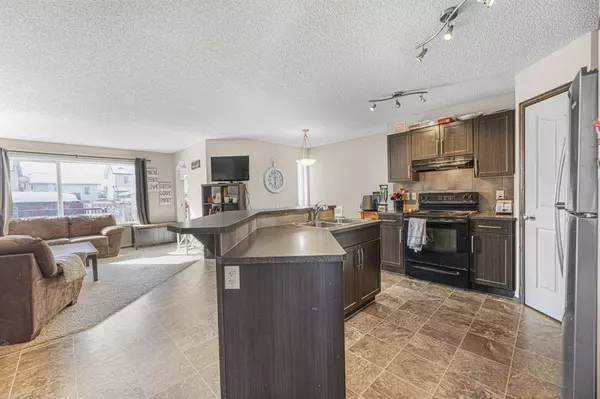 Calgary, AB T3M 0G7,210 Cranberry PL SE