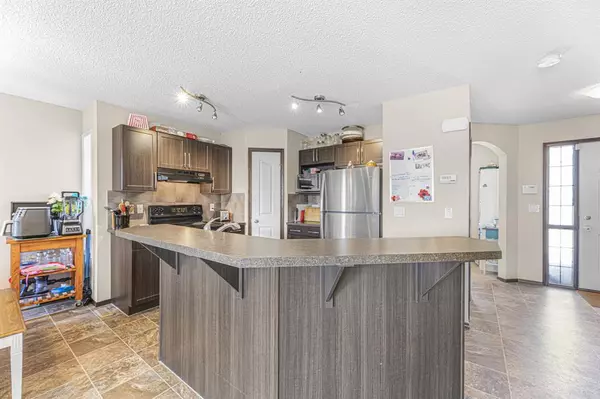 Calgary, AB T3M 0G7,210 Cranberry PL SE