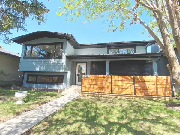 Calgary, AB T2W 1X9,2832 Cedarbrae DR SW