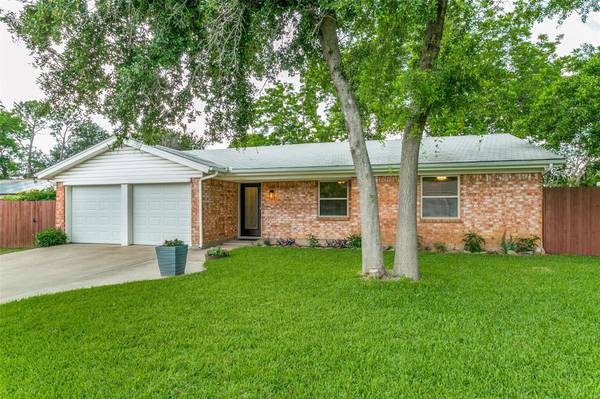 1917 Knoxville Drive, Bedford, TX 76022