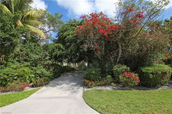 Sanibel, FL 33957,641 Lake Murex CIR