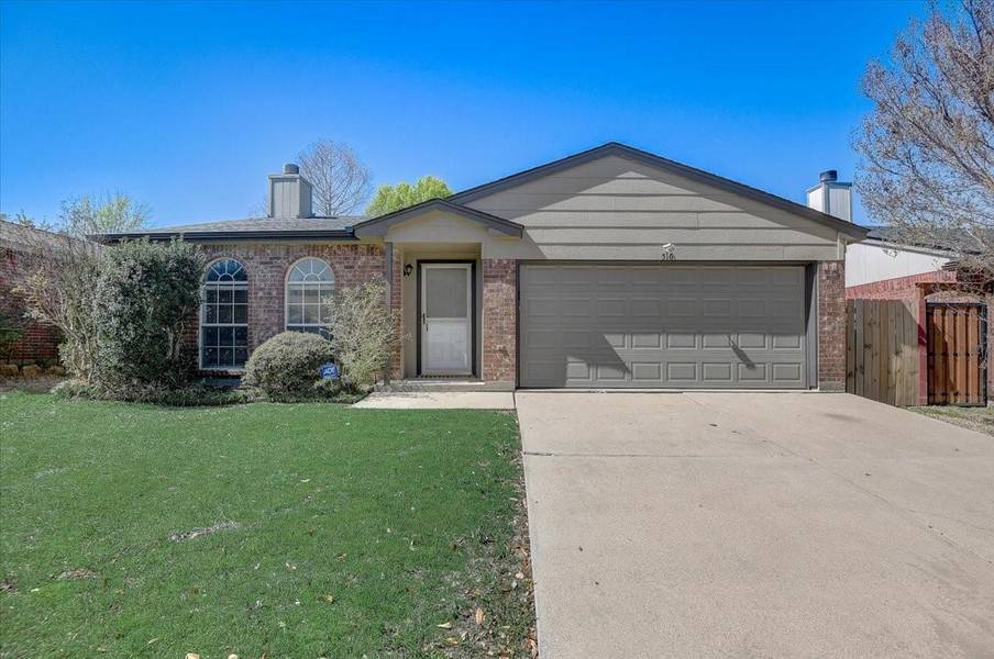 516 Hollyberry Drive, Mansfield, TX 76063