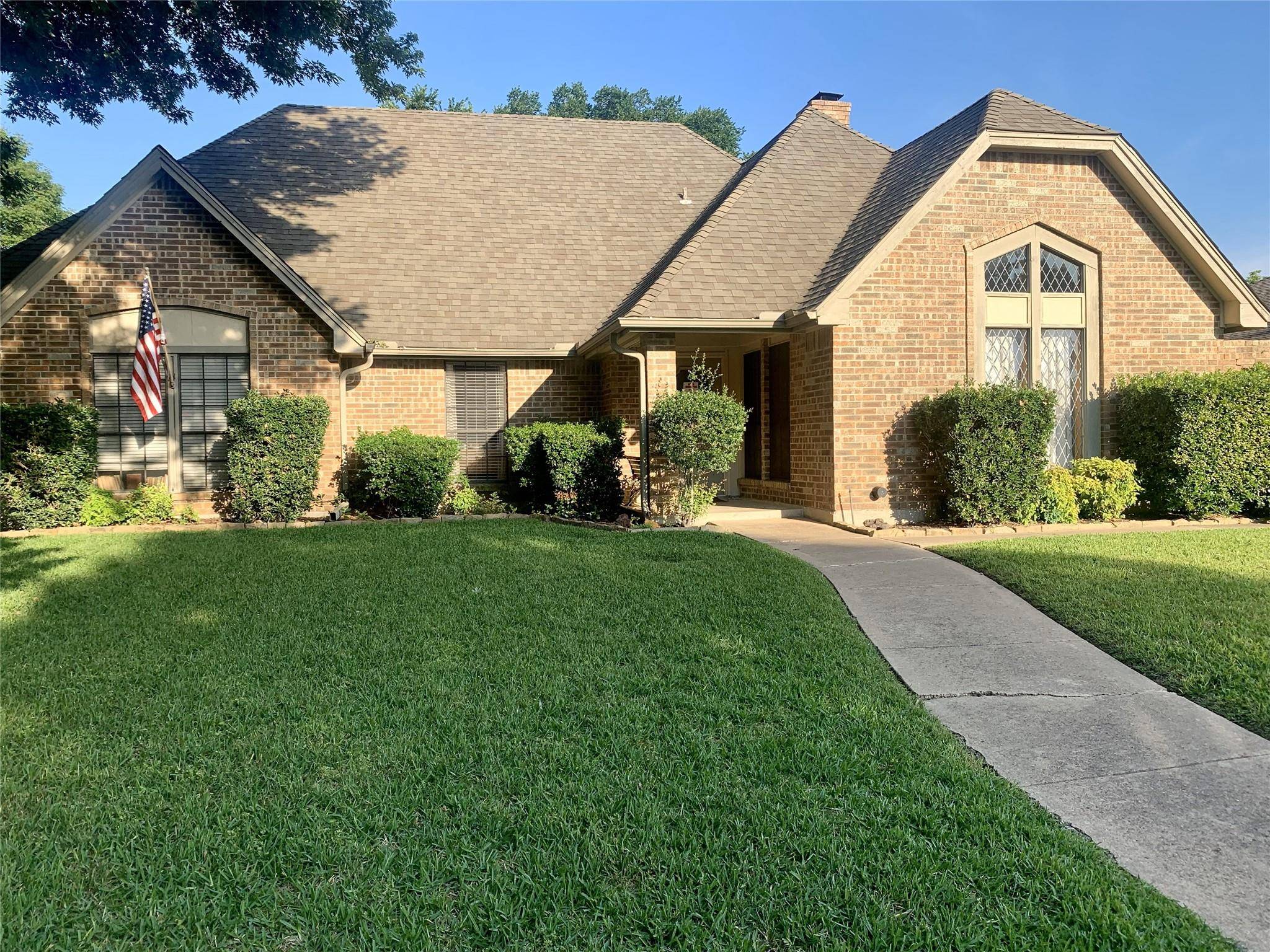1611 Meadow Crest Lane, Mansfield, TX 76063