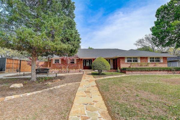 11224 Pinocchio Drive,  Dallas,  TX 75229