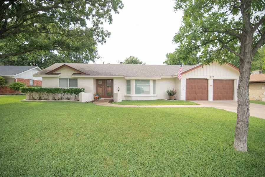 812 Raintree Road, Fort Worth, TX 76103