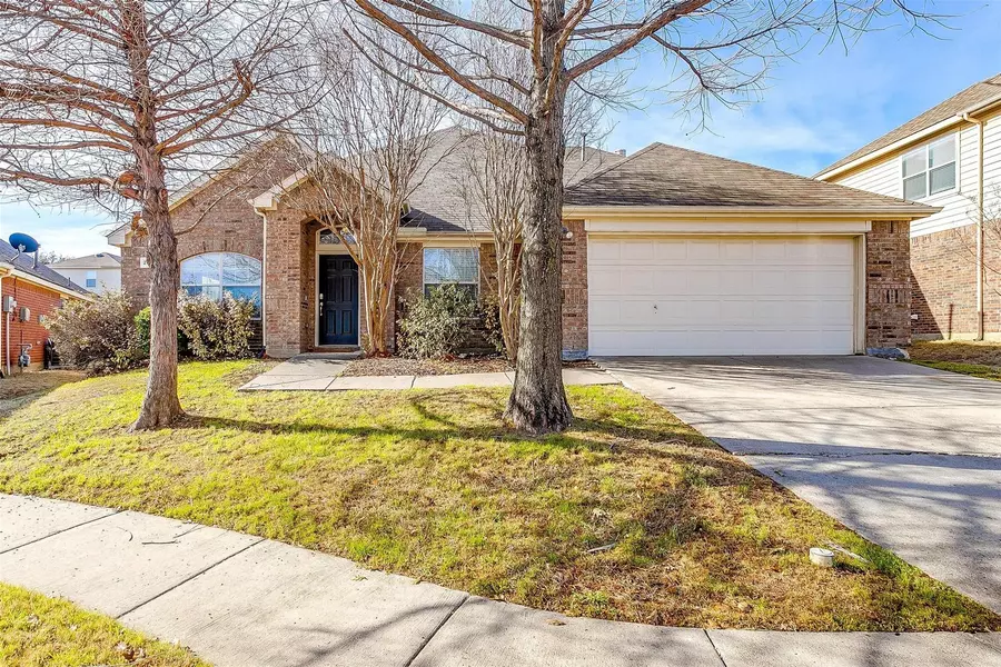 2924 Hollow Valley Drive, Fort Worth, TX 76244