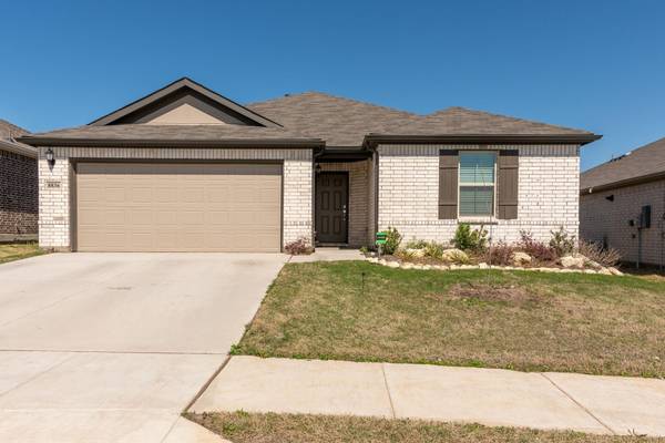 8836 Copper Meadow Drive, Fort Worth, TX 76131