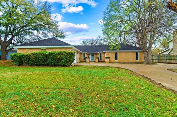 4301 Elmwood Drive, Benbrook, TX 76116