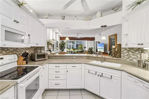 Naples, FL 34108,7108 Barrington CIR 2-102