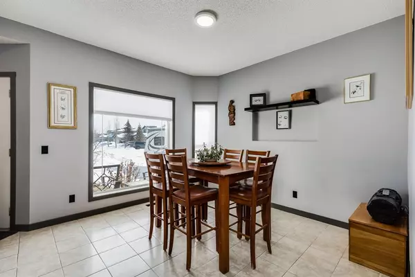 Airdrie, AB T4B 2N4,39 Canoe Close SW