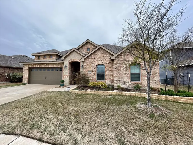 1585 Country Crest Drive, Waxahachie, TX 75165