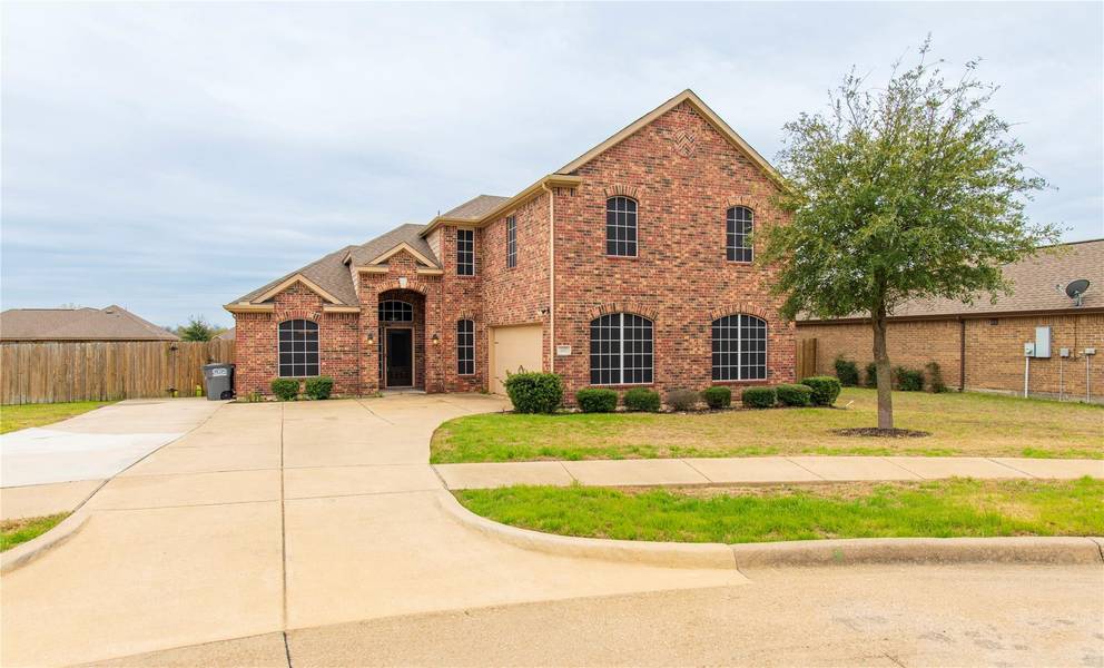 207 Brook Court, Red Oak, TX 75154