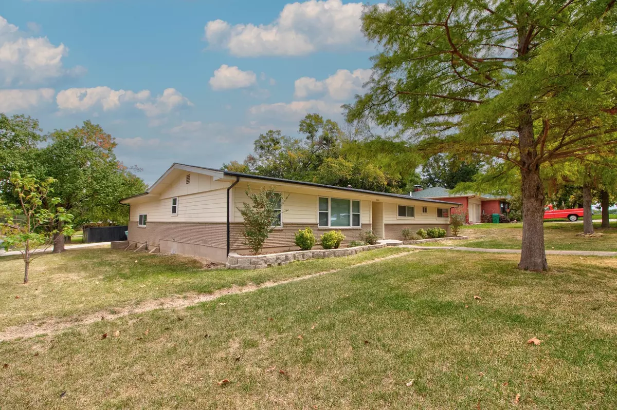 Sherman, TX 75092,909 Crestview Drive