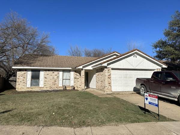 1527 Twin Post Drive,  Arlington,  TX 76014