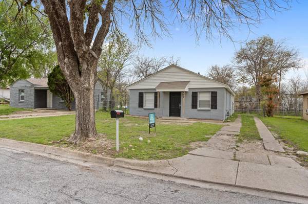 452 S Redford Lane, White Settlement, TX 76108