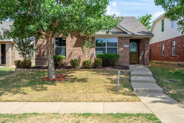 8925 Stewart Street, Cross Roads, TX 76227