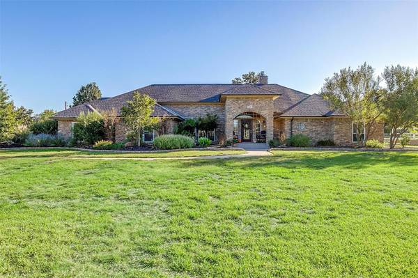 6070 Oak Hollow Drive, Burleson, TX 76028