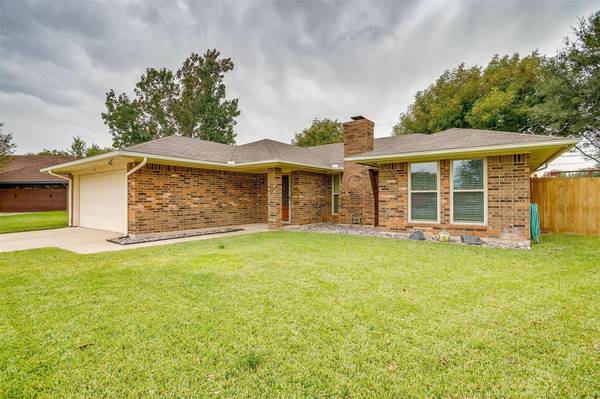 201 Porter Court, Crowley, TX 76036