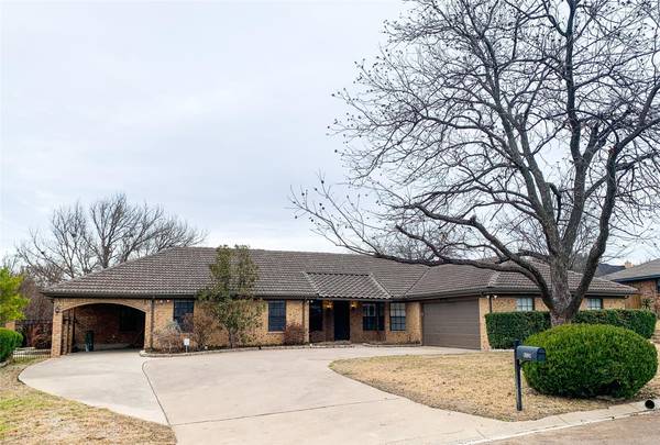 8324 Crosswind Drive, Fort Worth, TX 76179