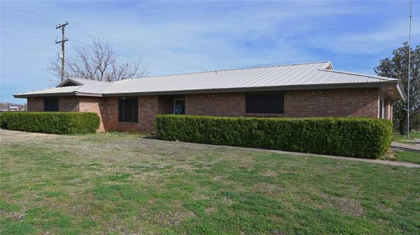 2038 Well Service Road, Bowie, TX 76230