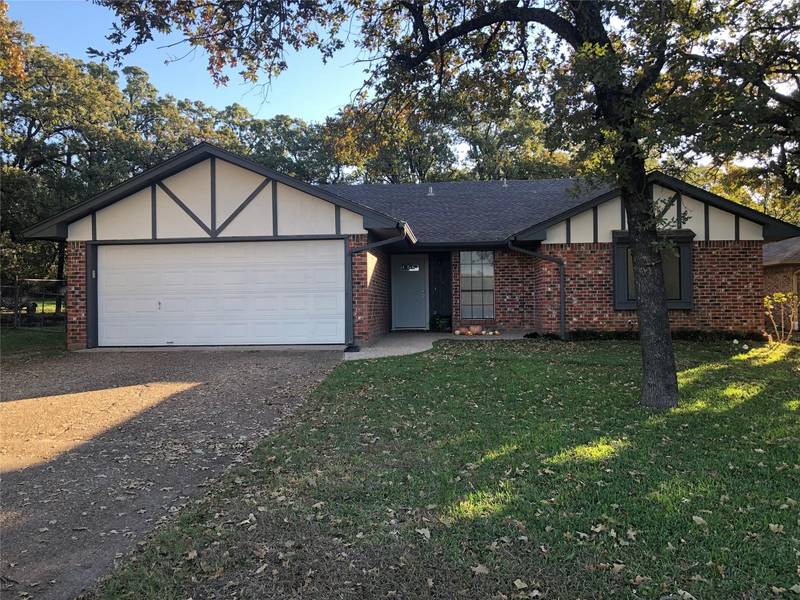 320 Woodard Lane, Azle, TX 76020