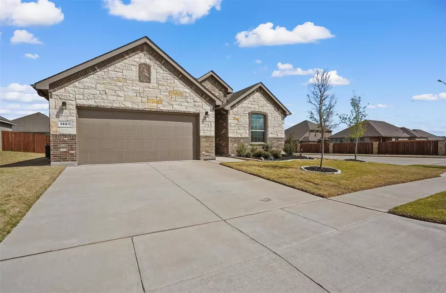 1601 Native Dancer Drive, Granbury, TX 76049