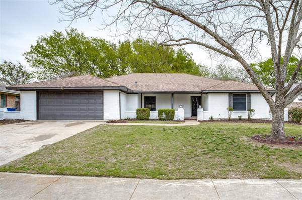 2312 Louise Lane, Ennis, TX 75119