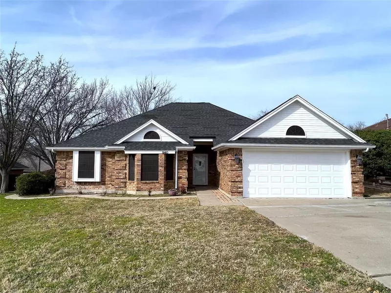 940 Brown Crest Road, Burleson, TX 76028