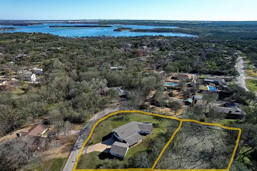 106 Townes Drive, Lakeside, TX 76108