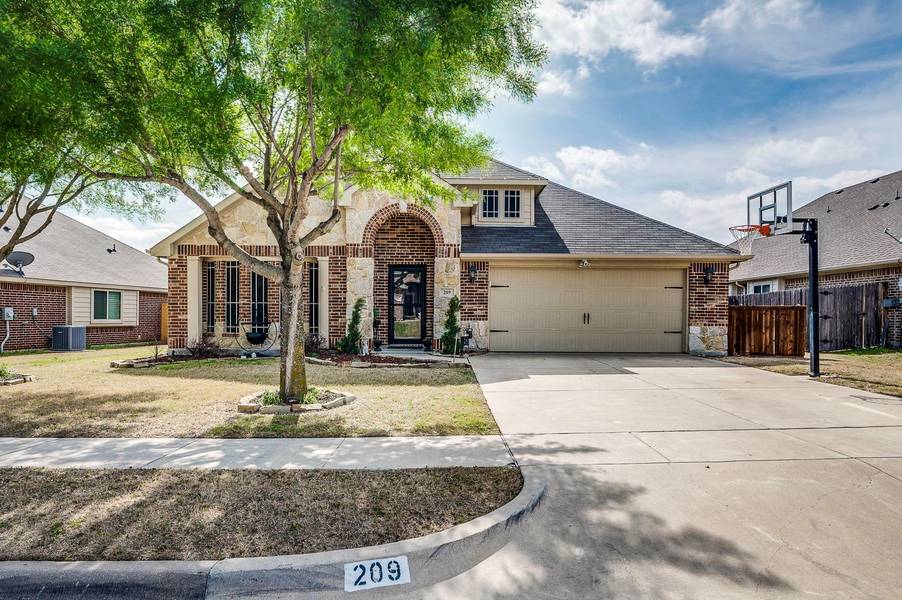 209 Briarstone Drive, Alvarado, TX 76009