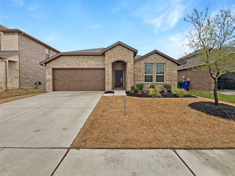 6316 Crownmere Drive, Aubrey, TX 76227