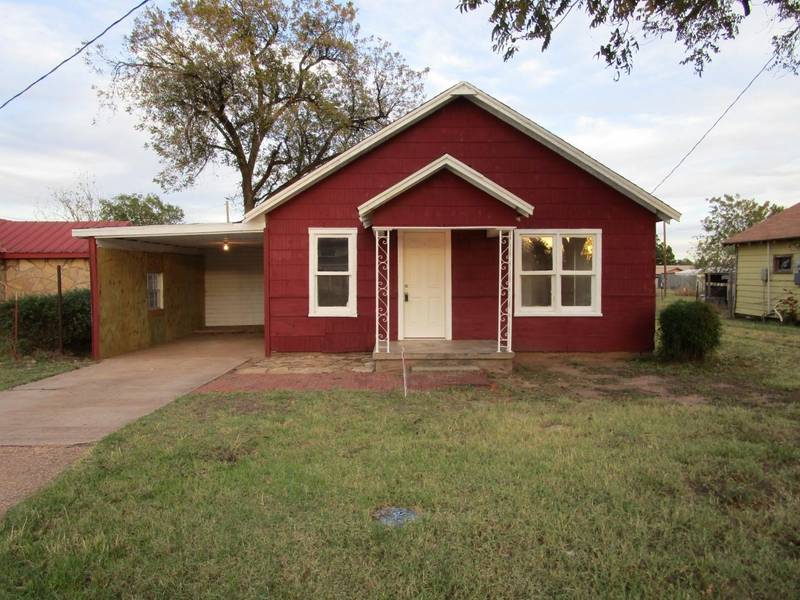 220 S 9th Avenue, Munday, TX 76371