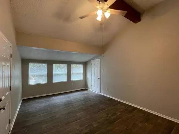 Dallas, TX 75243,9696 Walnut #617