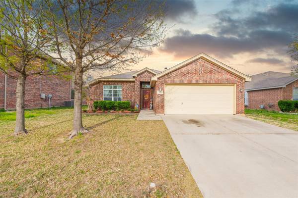 612 Swift Current Drive, Crowley, TX 76036