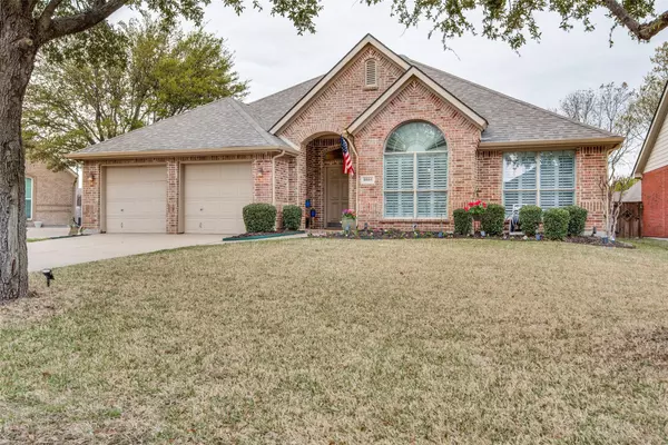 2564 Bayside Drive, Grand Prairie, TX 75054