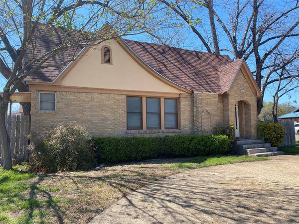 411 S Avenue G, Clifton, TX 76634