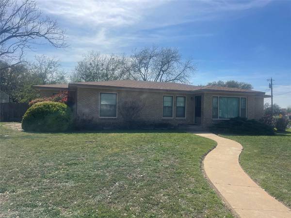 1611 Liveoak, Goldthwaite, TX 76844