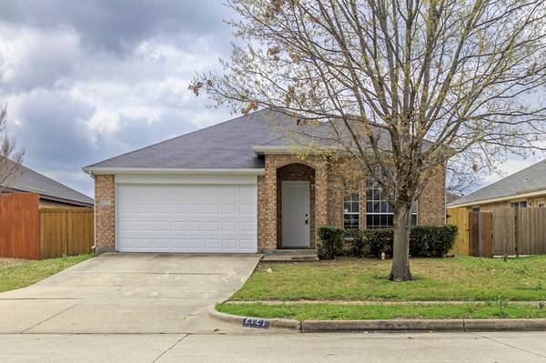 2127 N Kirbywood Trail, Grand Prairie, TX 75052