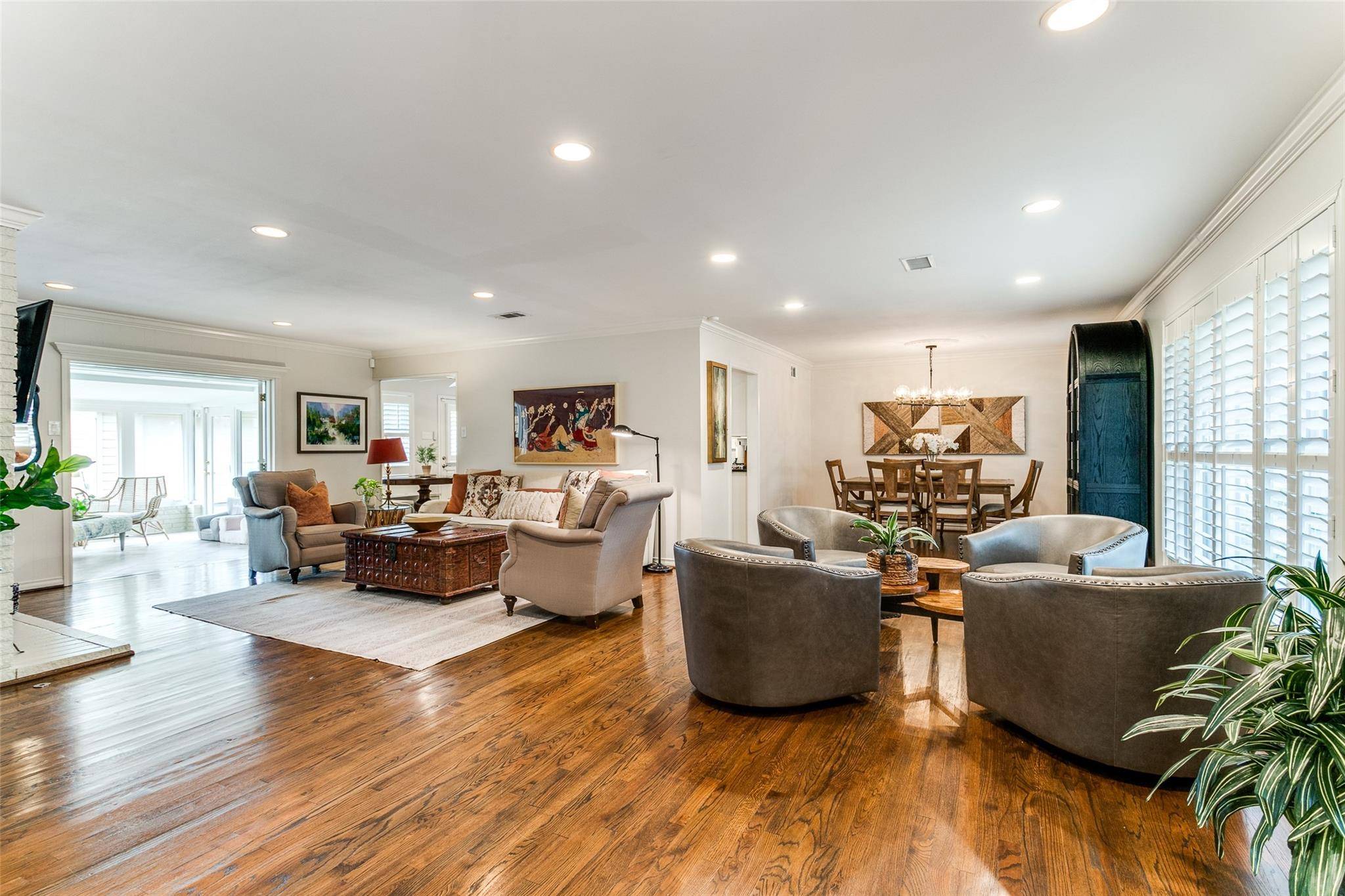 Dallas, TX 75214,6216 Woodcrest Lane