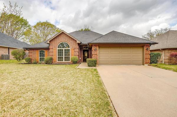 121 Sandlewood Lane, Burleson, TX 76028